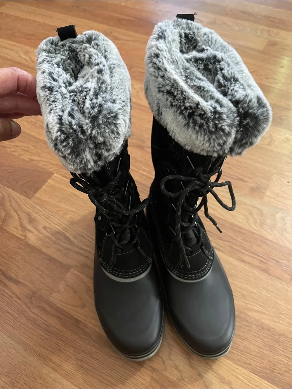 Khombu sz 7 Black Winter Lace-Up Faux Fur Boots, like new